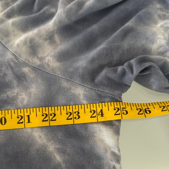 American Eagle Outfitters Blue Tie-Dye V-Neck Blouse - Picture 7 of 8